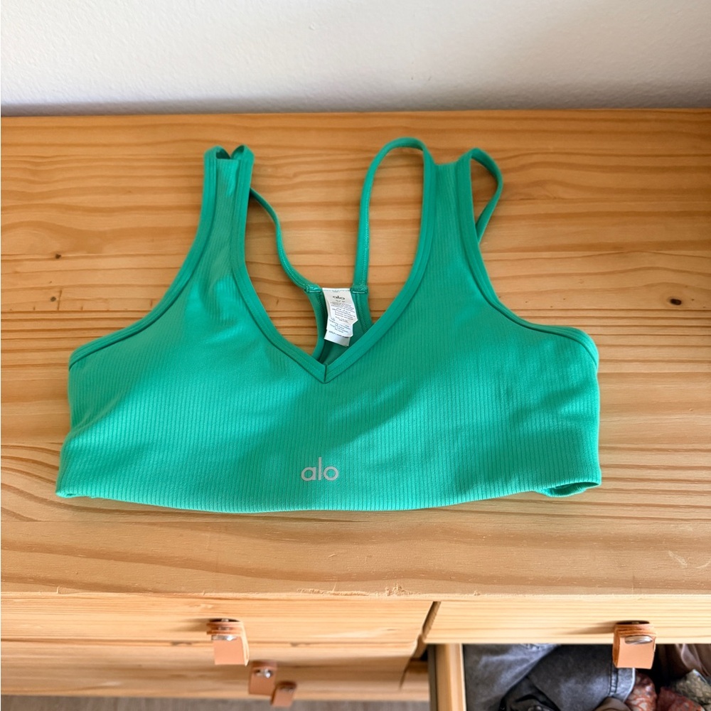 ALO Yoga 🥬 lettuce Airlift Ribbed V-Neck Bra